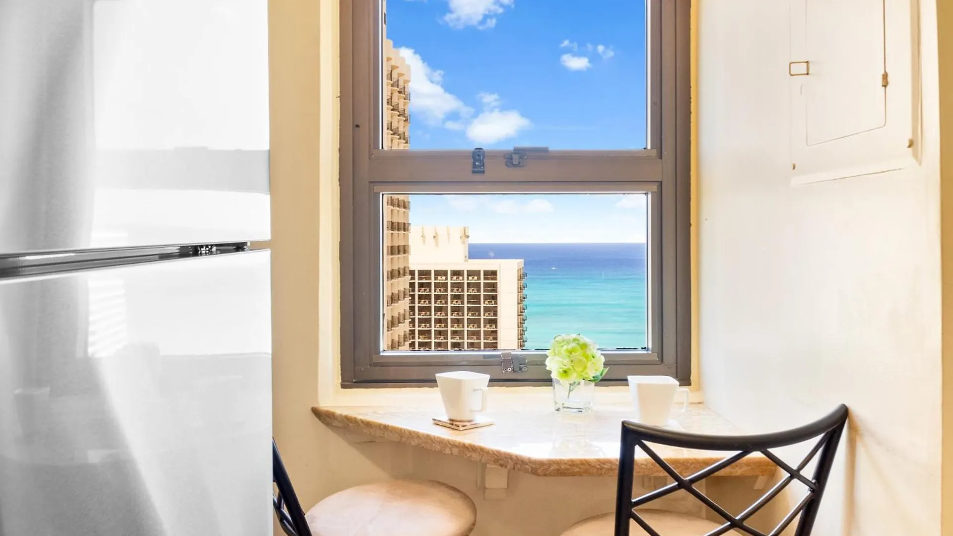 Diamond Head Views Retreat With Free Parking & Near Waikiki Beach! Honolulu Apartment