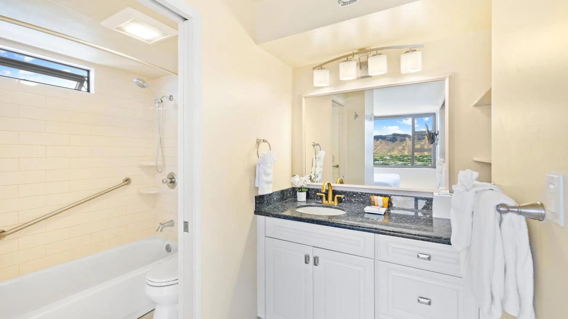 Diamond Head Views Retreat With Free Parking & Near Waikiki Beach! Honolulu